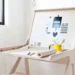 K desk easily and quickly hides clutter