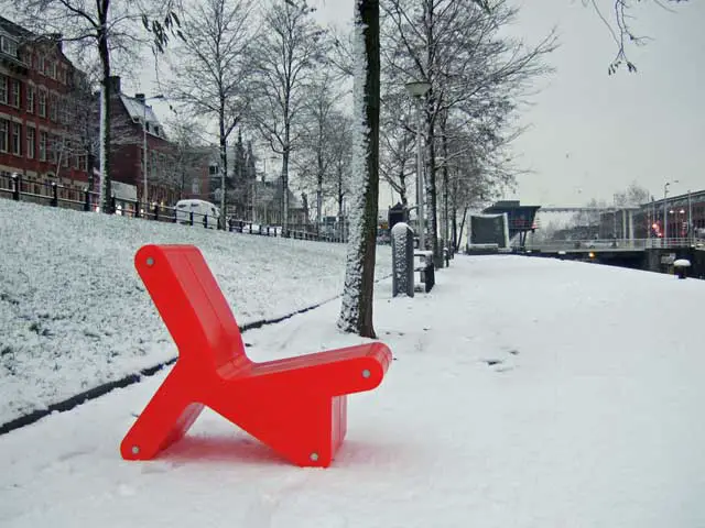 Keer-chair-in-snow