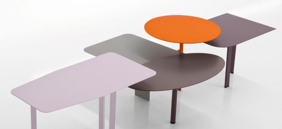 Overlapping rearrangeable side tables with different colors