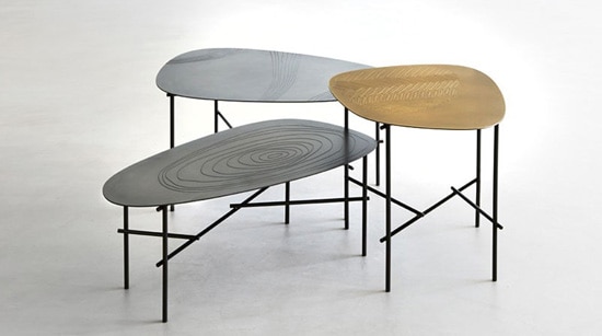Overlapping side tables with swirls and lines in de table top