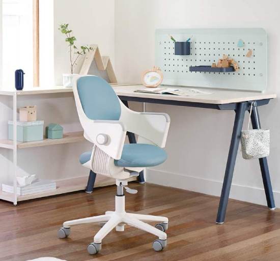 kids ergonomic chair with footrest
