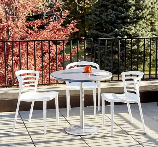 Outdoor stacking chairs with curved backrest