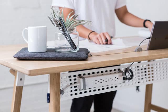 sit-standing desk with cable management 