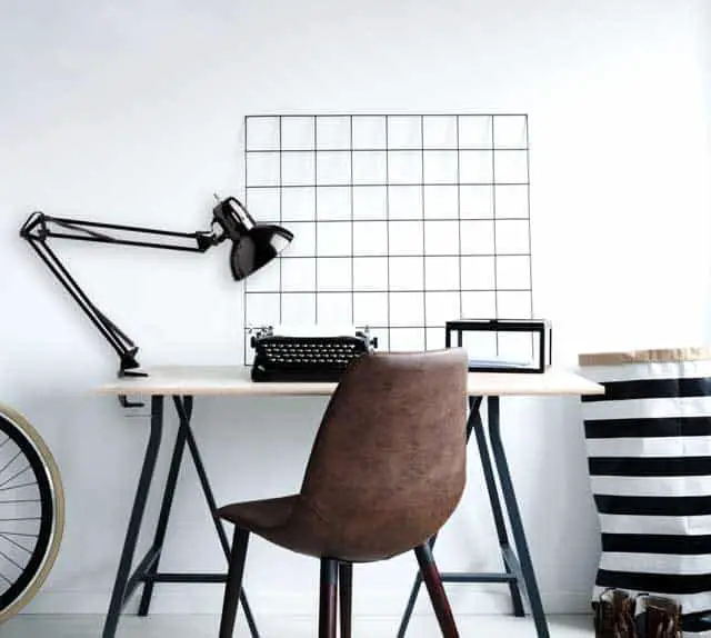 The classic designed Globe Electric Swing Arm Lamp has an extra-long arm for an even wider range of illumination. It can clamped onto any surface 2” wide or less, such as desks and shelves.