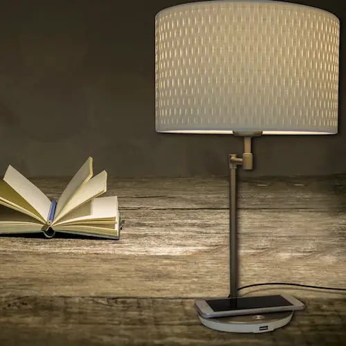 Macally's wireless multipurpose lamp has a fast charging speed.